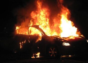 Ndodh në Mirditë/ Makina e 53-vjeçares nga Tirana shkrumbohet gjatë natës, dyshimet