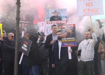 “Protesta para Kryesisë: ‘Dorëzoni Belindën!’ – Thirrje të forta kundër Ramës dhe Ballukut”