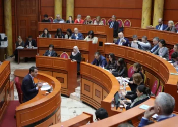 Këshilli Bashkiak i Tiranës kërkesë SPAK-ut: Lejoni kryetarin Veliaj të marrë pjesë në mbledhje