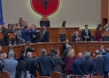 Klevis Balliu përplasje me Lamallarin: Hajdutë ka plotë, ju jeni oligarkë!