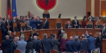 Klevis Balliu përplasje me Lamallarin: Hajdutë ka plotë, ju jeni oligarkë!