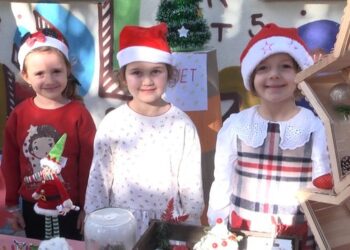 Të vegjlit e Kopshtit Nr.51 në Tiranë ekspozitë me veprat e tyre për festat e fundvitit