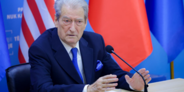 Berisha mbledh aleatët në selinë blu, komenton çështjen e zëvendëskryeministres