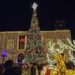 Qytetet në atmosferën e festave, ndizen dritat e pemëve të Krishtlindjes