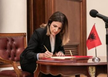 Pason Holta Zaçajn në detyrë, Fiona Papajorgji zgjidhet kryetare e Gjykatës Kushtetuese