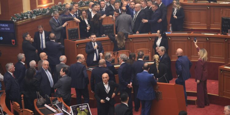 PS kërkon masa disiplinore për deputetët e PD, vendimi nesër nga Sekretariati i Etikës