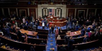 Dhoma e Përfaqësuesve miraton projektligjin që kriminalizon tranzicionin gjinor për të miturit