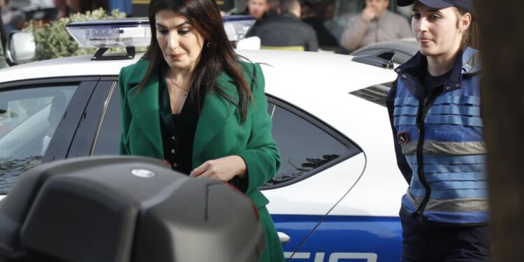 Skandali i tenderave të AKSHI-t, GJKKO cakton “arrest shtëpie” për Mirlinda Karçanaj