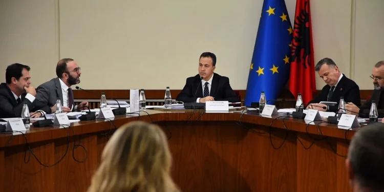 Gati 5 orë mbledhje te “Mandatet”, PS: Qëndrimin do ta bëjmë publik më vonë