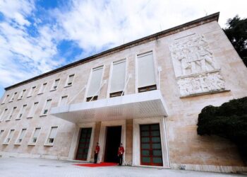 Ndryshime në qeveri, emërohet zv/ministri i ri i Mbrojtjes (Emri)