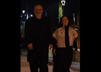 Rama pret trupin diplomatik në mbrëmjen e fundvitit: Krenarë për Shqipërinë!