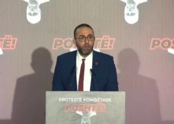 Ne do të qëndrojmë në sheshe”/ Bardhi nga protesta e PD-së: Këtij pushteti i janë lëkundur themelet