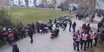 Protesta kombëtare / Opozita zbret në shesh, forcat e rendit në gatishmëri