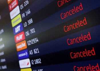 SHBA: Stuhitë polare shkaktojnë anulime dhe vonesa masive fluturimesh.