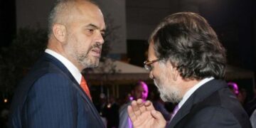 Rama dhe Koço Kokëdhima ulen sërish në një tryezë pas rreth 10 vitesh ndarje