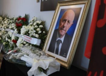 Mbahen homazhet për Ismet Bellovën, legjenda e mikrofonit sportiv përcillet për në banesën e fundit