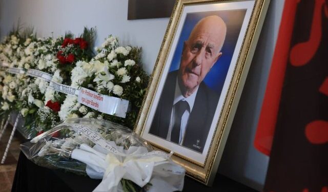 Mbahen homazhet për Ismet Bellovën, legjenda e mikrofonit sportiv përcillet për në banesën e fundit