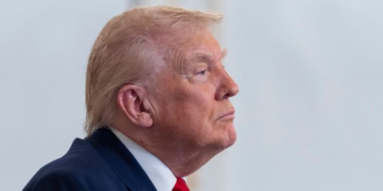 Administrata Trump pezullon kërkesat për emigracionin nga 19 vende