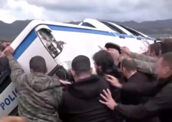 Ndizet” protesta e fermerëve në Greqi, policia përdor spraj lotsjellës dhe granata zhurmuese