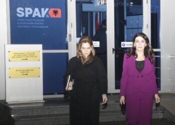 AKSH/ Karçanaj del nga SPAK pas 3 orësh, s’komenton hetimet për 12 tenderat