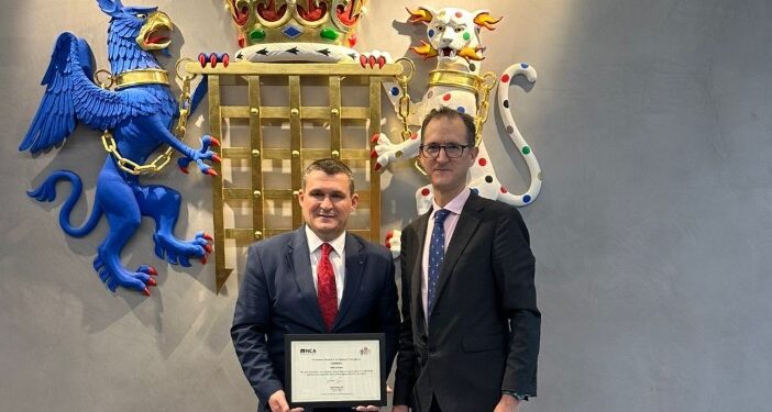 Britania vlerëson Altin Dumanin për guxim e integritet në luftën kundër krimit