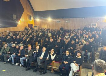 Ervin Salianji nis takimin në Gjirokastër, pritet nga mbështetës e demokratë