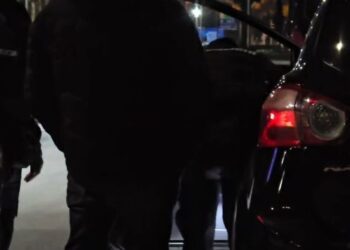 FNSH zbarkon në Vlorë! Kontrolle në disa banesa dhe pika të qytetit