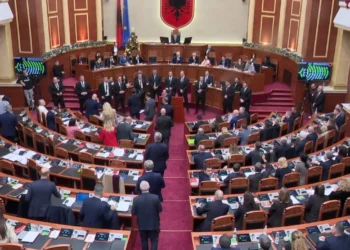 Nis votimi për zgjedhjen e Avokatit të Popullit Kuvend/ Rama i pranishëm, PD braktis sallën