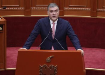 GJK rikthen Ballukun; Blushi: Kapja e Kushtetueses dëmton vendin