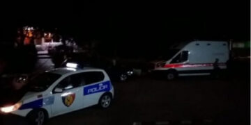 Tiranë, automjeti përplaset me motorrin, vdes drejtuesi, plagoset pasagjerja