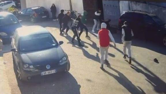 Sherr me thika pranë shkolle, Gjykata e Shkodrës lë të lirë 7 adoleshentë