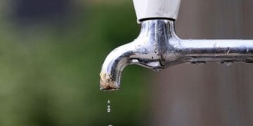 Vlorës nuk i ndahen “hallet”/ Pas problemit me tubacionin, disa zona sërish pa ujë të pijshëm