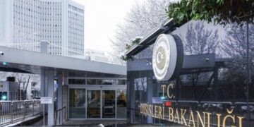 Sulmet ndaj anijeve në Detin e Zi, Turqia takim me ambasadorët e Ukrainës dhe Rusisë