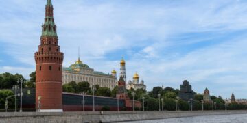 Kremlini: Rusia do të vijojë luftën nëse Ukraina refuzon kushtet për paqen