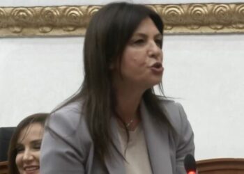 “Qeveri e zhytur kokë e këmbë në skandale”, Topalli nga Kuvendi: Po ju fut anija ujë, timonieri…