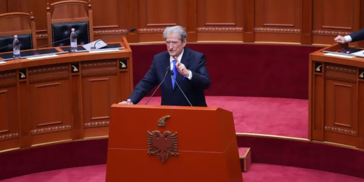 Berisha pranon firmat për Endrit Shabanin: Deputetët firmosën kur mbështeti Florjan Binajn