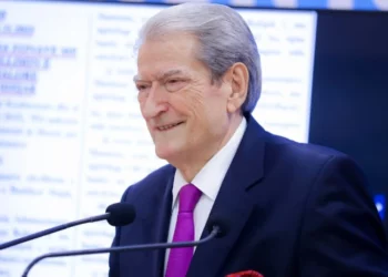 Berisha : Ambasadori i BE telefonoi Ramën, një natë para votimit Balla i tha përfaqësuesit tonë se…