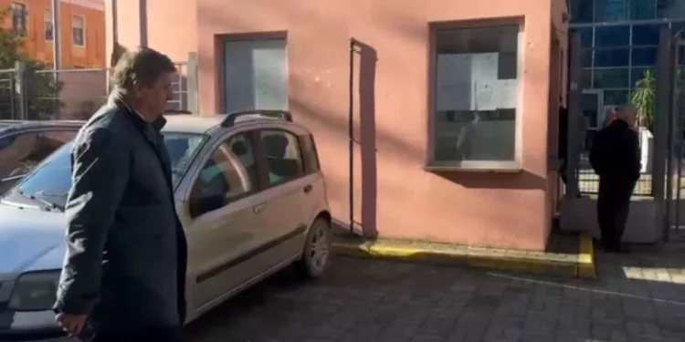 LAJMI I FUNDIT/ Paraqitet në SPAK ish-presidenti Bamir Topi