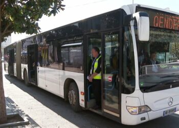 Rritja e çmimit të biletës për dy linjat urbane të Kamzës, Autoriteti i Konkurrencës nis hetimet