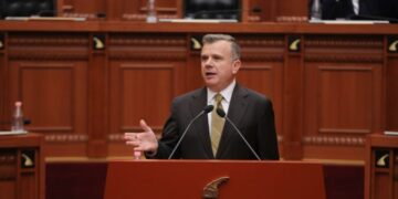 Balla i prerë me opozitën: Sot votojmë Avokatin me kandidaturat që keni sjellë ju!