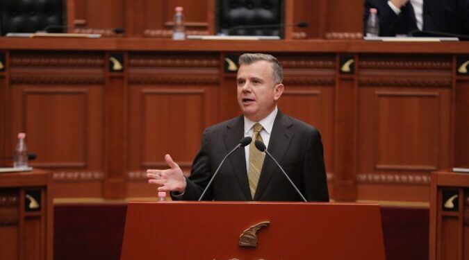 Balla i prerë me opozitën: Sot votojmë Avokatin me kandidaturat që keni sjellë ju!