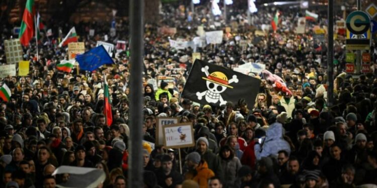 “Dorëhiquni, mafia!”/ Parashikohet rritje taksash, protestë masive kundër buxhetit në Bullgari