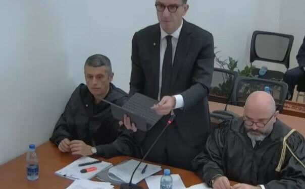 LAJM I FUNDIT/ Veliaj në GJKKO: Prej nëntë muajsh në këtë kafaz metalik, nuk kam parë asnjë faqe