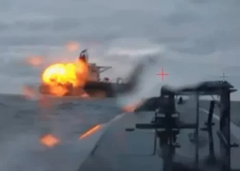 Sulm në Detin e Zi, cisterna ruse përfshihet nga flakët pas goditjes së dronëve ukrainas