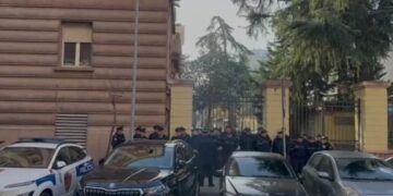 SPAK kërkon arrestimin e Ballukut/ Shehaj sot protestë, policia “gardh” në hyrje të Kryesisë