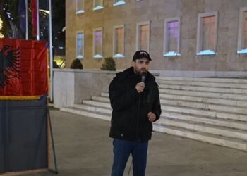 “Balluku dhe zyrtarë të tjerë kanë abuzuar me paratë publike”/ Lapaj thirrje për t’ju bashkuar.