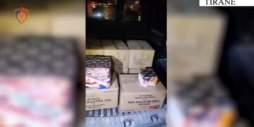 Sekuestrohet sasi e madhe lëndësh piroteknike që shitej në markete, automjete dhe në rrugë