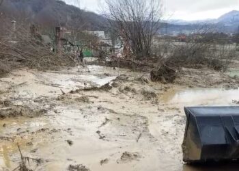 Shembet kanali në Klos, bllokohet rruga nacionale Klos-Burrel