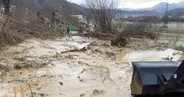Shembet kanali në Klos, bllokohet rruga nacionale Klos-Burrel