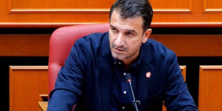 Erion Veliaj kërkon lirinë/ Kryebashkiaku depoziton kërkesë për zëvendësim të masës së sigurisë